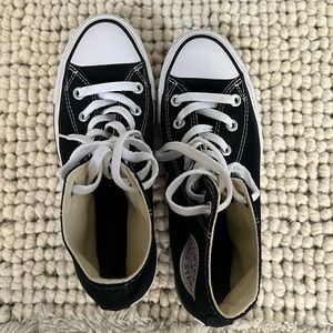 Like New Black Hight Top Coverse